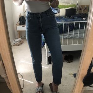 LEVIS 512 VINTAGE high rise slim fit tapered leg